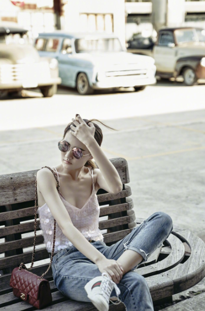 分手后的徐璐日常私服穿搭超大胆可盐可甜时髦度直线飙升