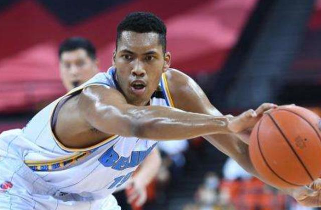 很少进攻的邱天半决赛拿9分他身上发生了什么