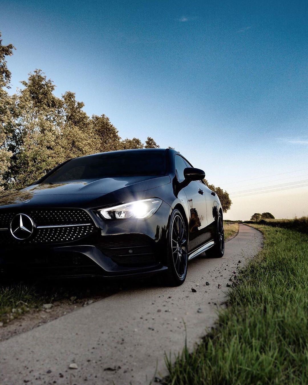 全新奔驰cla级实车全黑的设计