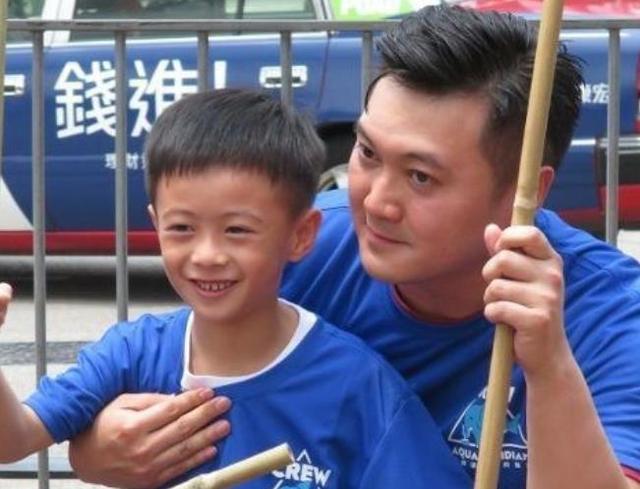 如今38岁却不温不火,成了"路人甲"|王嘉明|小光头|路人甲_新浪新闻