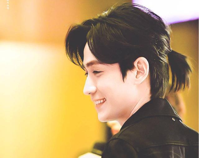 盘点扎起小辫子的男明星们:朱一龙优雅,华晨宇可爱|霍尊|小辫|朱一龙