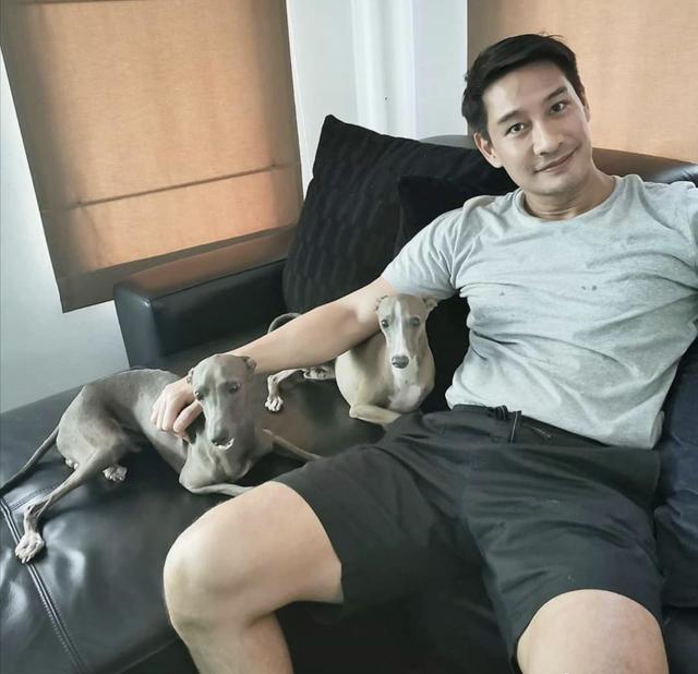 泰星pong就这样被许多国内观众熟悉起来,成为许多人心中的泰剧男神.