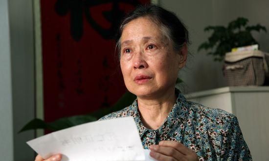 演技堪比张少华,一则广告让人泪奔,一位穿廉价衣服的慈母徐秀林