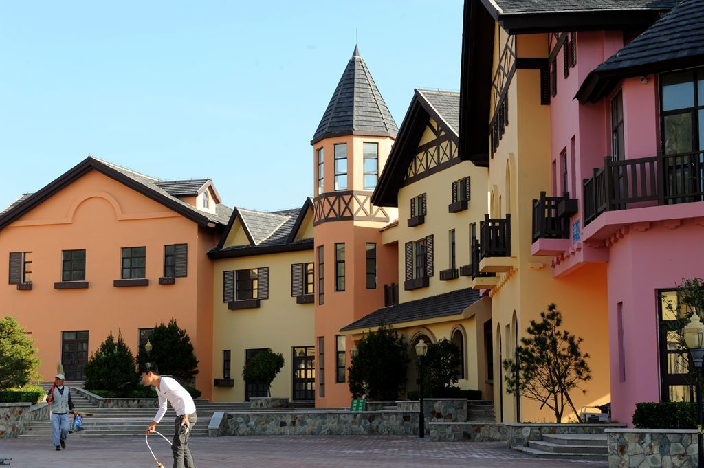 辽宁"欧式小镇"火了,景色不输威尼斯水城,距白沙湾两小时车程