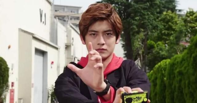 假面骑士01或人和小魔王类似都活成了自己最讨厌的样子