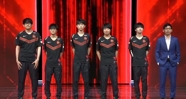 khan临危受命代替lwx,fpx上场三韩援,网友:fpx如愿输掉比赛