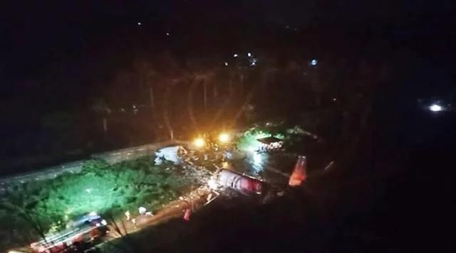 印度又摔飞机!客机失事断两截,15人死亡,机长曾是印军飞行员休闲区蓝鸢梦想 - Www.slyday.coM 印度又摔飞机!客机失事断两截,15人死亡,机长曾是印军飞行员休闲区蓝鸢梦想 - Www.slyday.coM