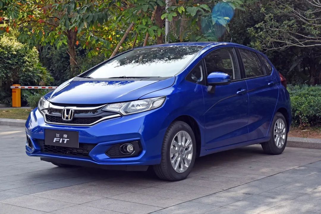 8月买车的朋友请注意，上半年小型车保值率出炉，本田飞度登顶