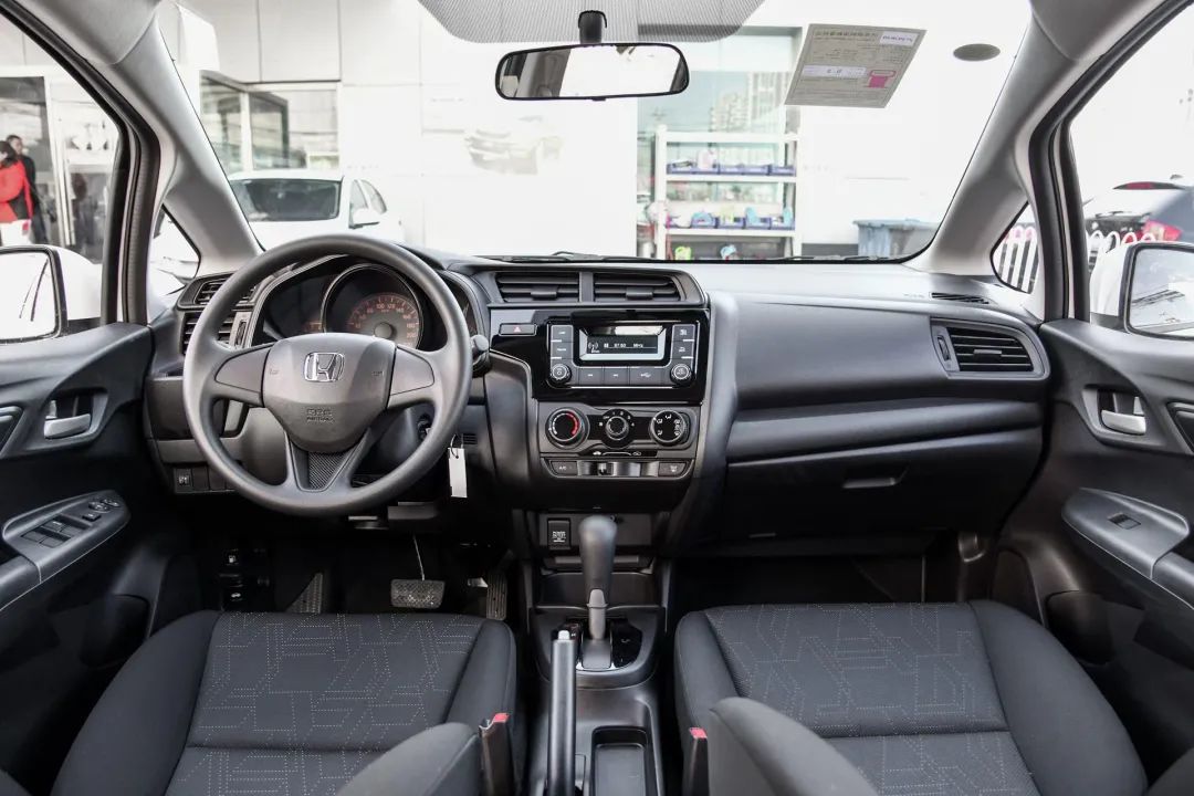 8月买车的朋友请注意，上半年小型车保值率出炉，本田飞度登顶