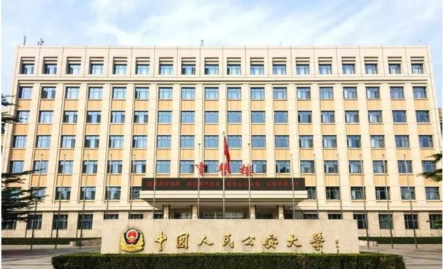 今年中国人民大学也在各省市提前批录取分数线各不相同,在河南,安徽