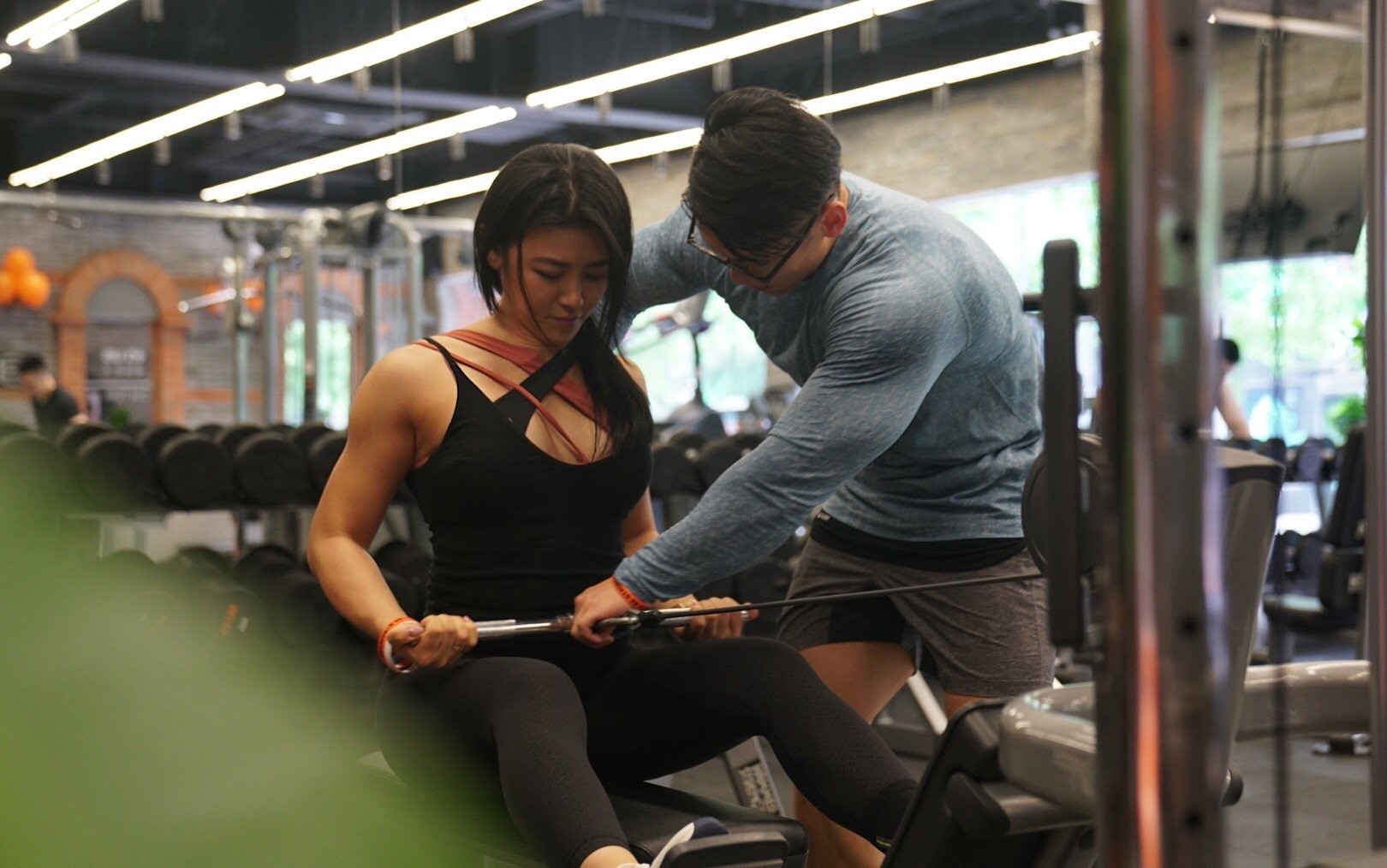 华人健身女神lara殿女生健身也不弱流瑜伽串联体式排毒减肥