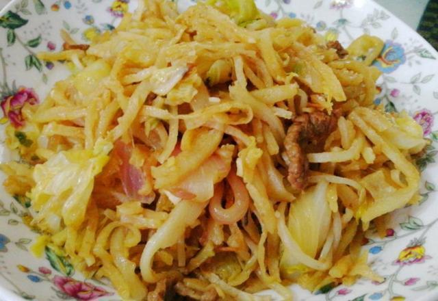 1张大饼切成丝牛肉蔬菜荤素配搭牛肉焖饼鲜香软筋有肉有菜有营养