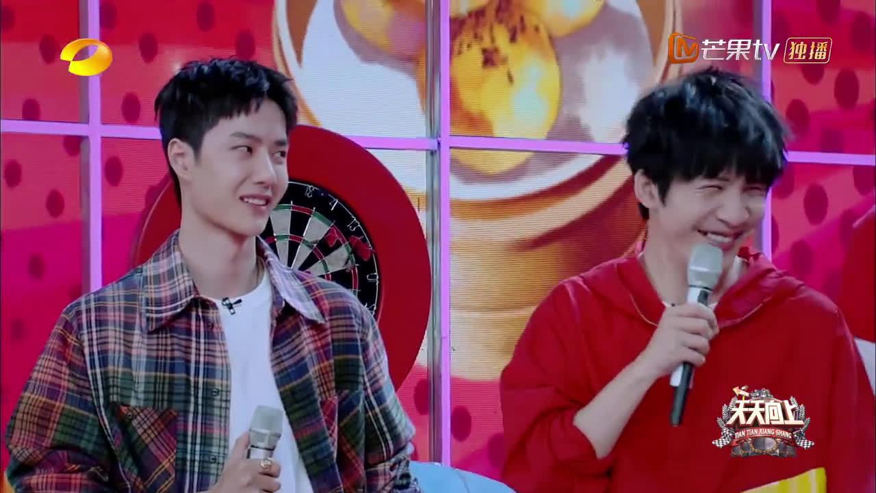 "王炸姐弟"王一博赵丽颖戏外的交流