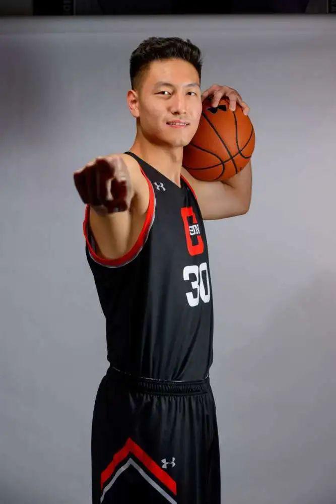 单场23分干翻双外援!ncaa主力中锋简直炸裂