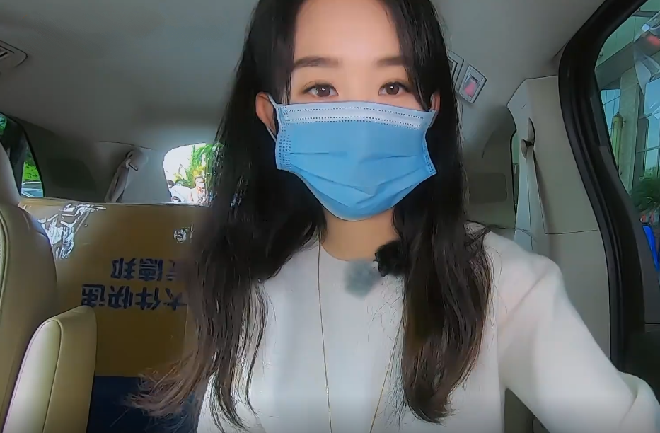 赵丽颖参加新综艺戴"口罩"口罩摘下来了我酸了:颜值太惊艳了