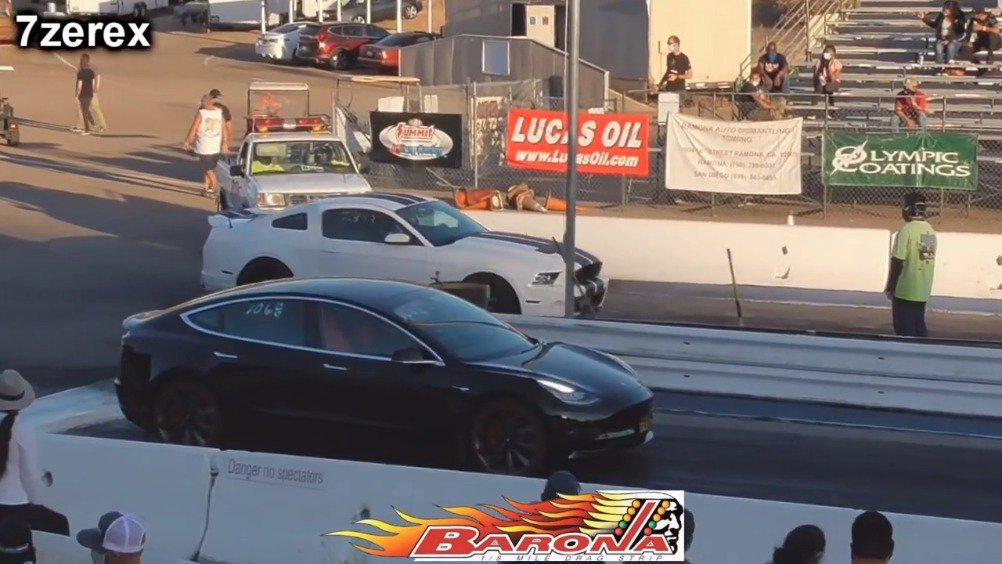 直线加速对决：特斯拉Model 3 vs 福特Mustang GT500 （7zerex）