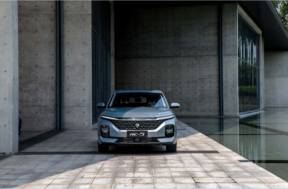 新宝骏rc5rc5w上市智能升级轴距领先598万起售很诱人