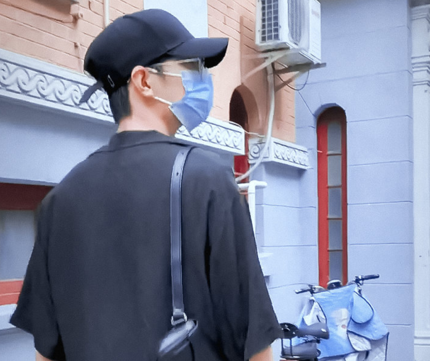 肖战带火咖啡店老板称来了数百位明星才感受到顶流拉花师疯了