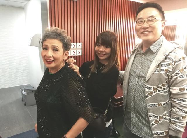 tvb绿叶冯素波生日难忘父亲76岁仍不言休生日愿望为父亲出书