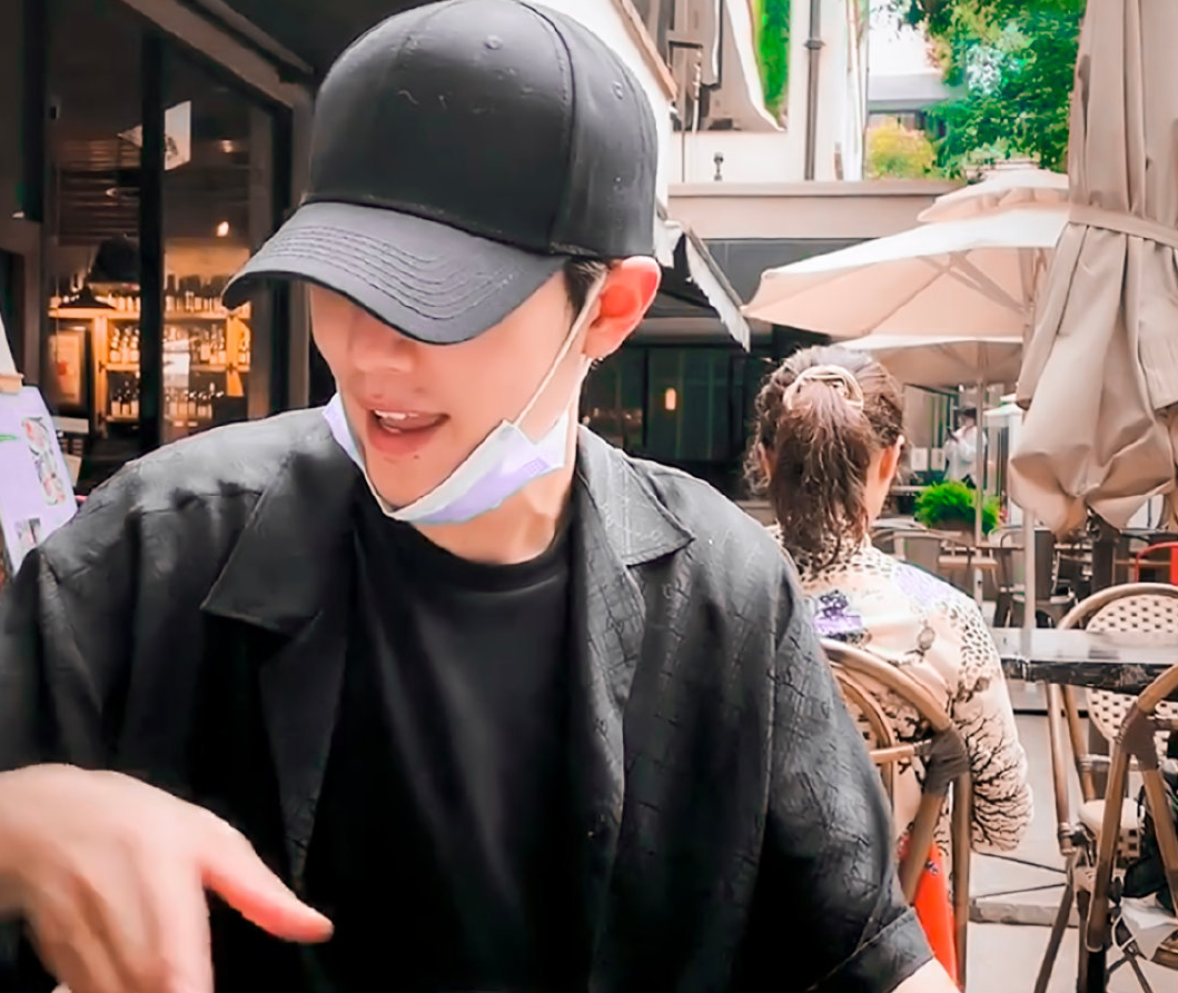 肖战带火咖啡店老板称来了数百位明星才感受到顶流拉花师疯了