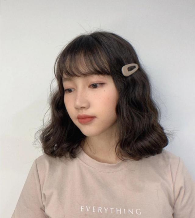 烫发想要不显老又好看浪漫的水波纹卷绝对是首选之一