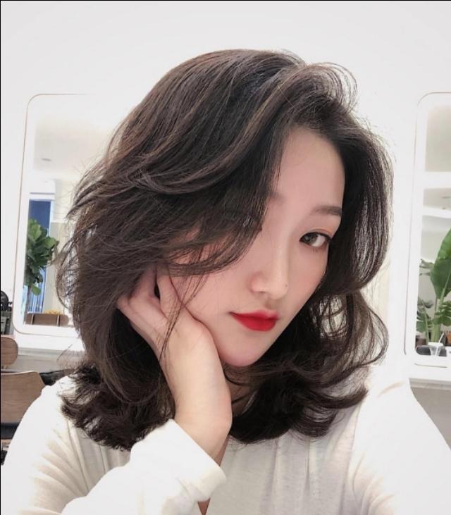 2020最火的发型"不长不短,肩上烫"修饰脸型又显瘦|脸型|发型|烫发