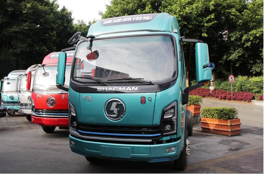 轩德蓝牌轻卡火爆重庆现场交50台获订单63台