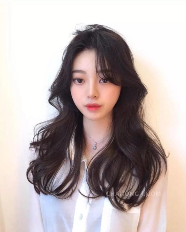 2020年长发怎么烫更好看想要换发型的女生快来看看吧