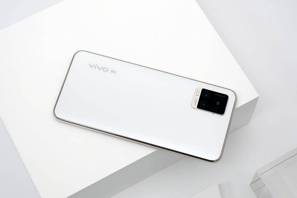 vivos7用了与vivox50系列相同的阶梯式摄像头更具辨识度与档次