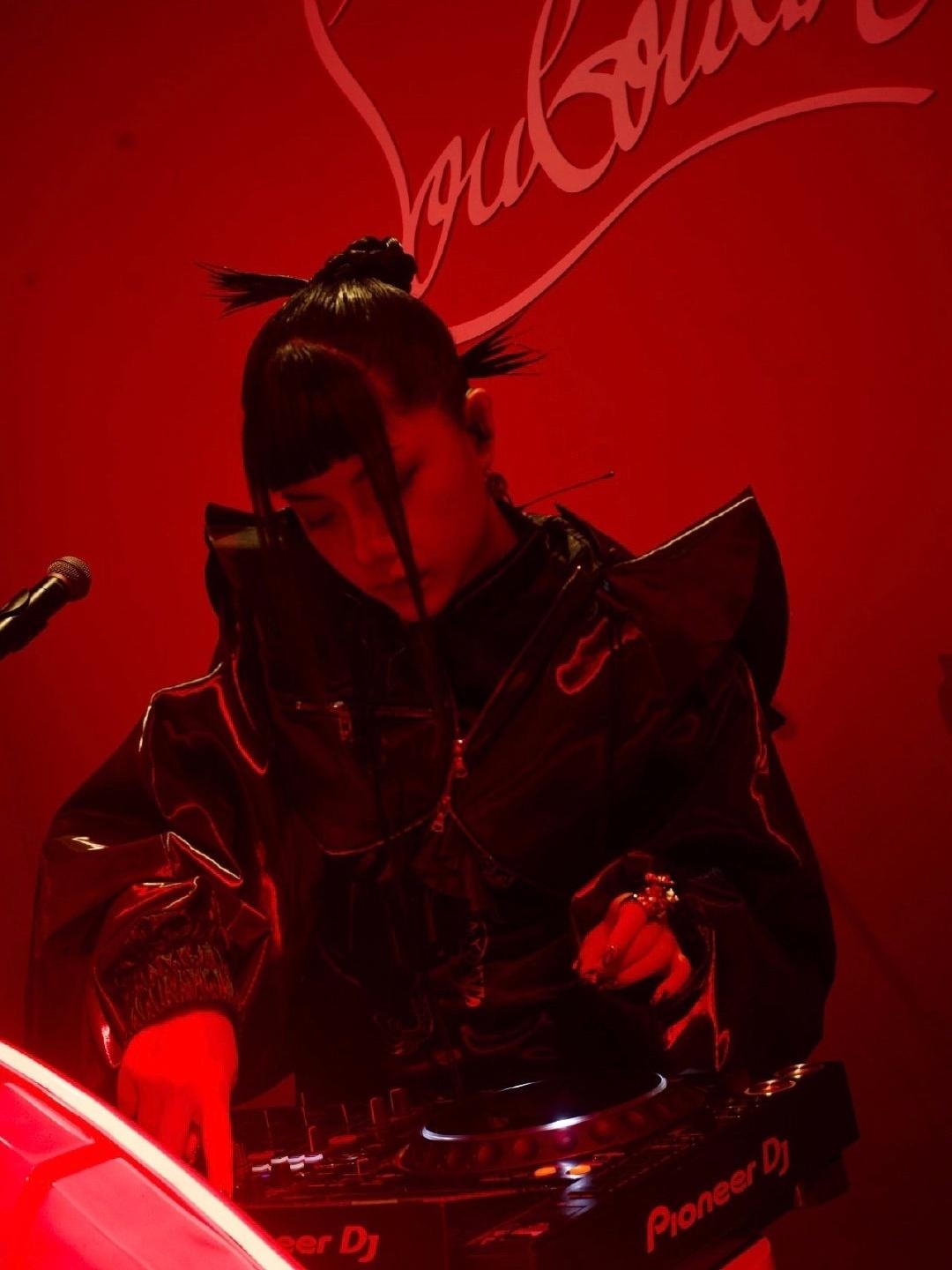 今年复古回潮y2k风重燃