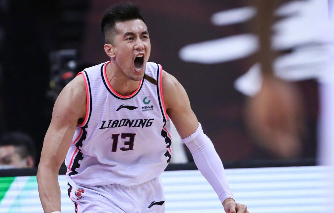 3分钟连发2条微博,郭艾伦气炸了,不留情面狂怼喷子,这事做得对