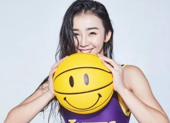 篮球女主播张曼源晒靓照,好身材难以遮掩,粉丝心目中的女神