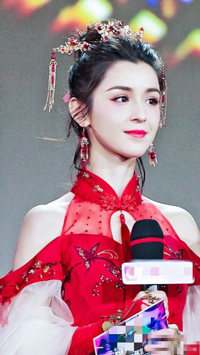 哈妮克孜青蛇造型登场,妩媚妖娆太美,换一个造型却让人认不出