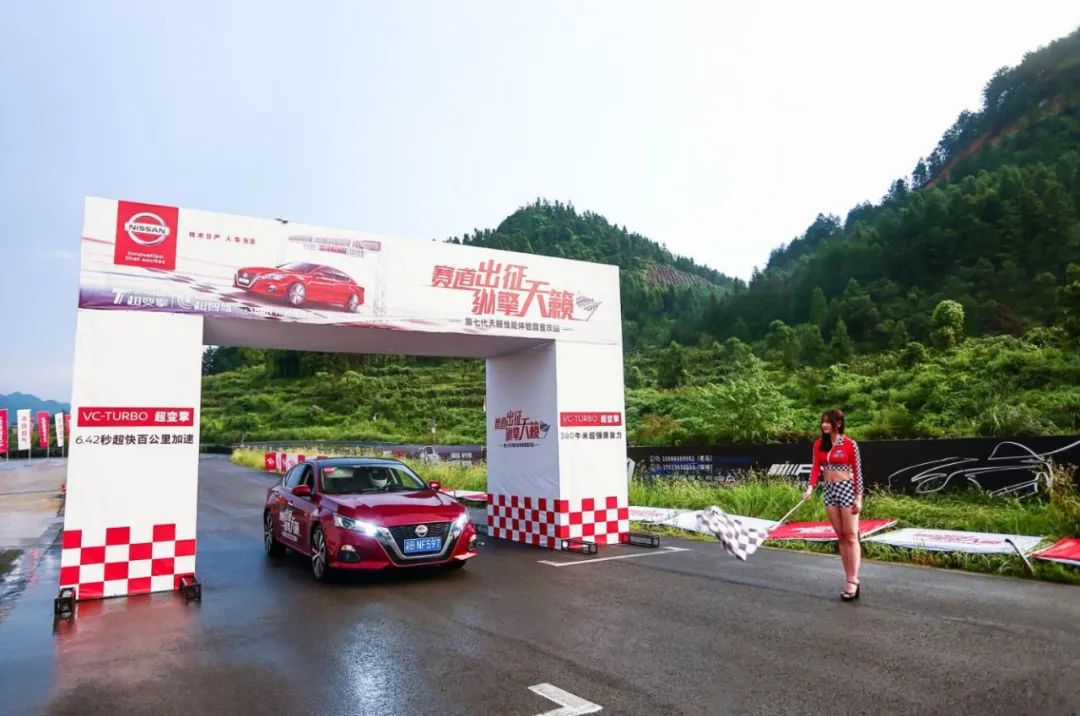 驾天籁2.0t万盛"巅峰乐园"下赛道,悟"大沙发"的变与不变