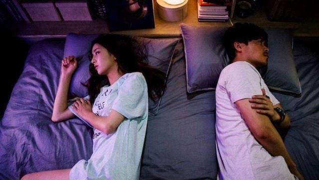 结语:中年夫妻分床睡这件事确实在生活中存在很多,在很多的中年婚姻中