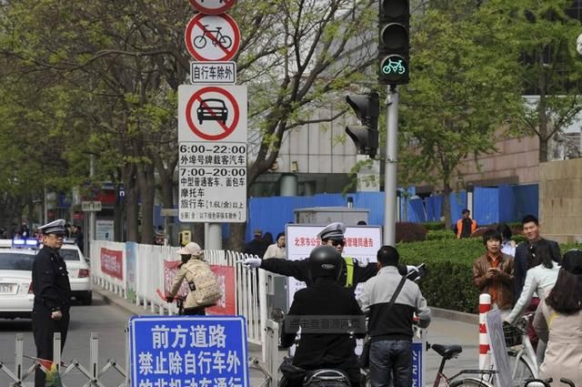 禁摩又限电,专家建议遭抵制,家长:你咋不说禁止生孩子?