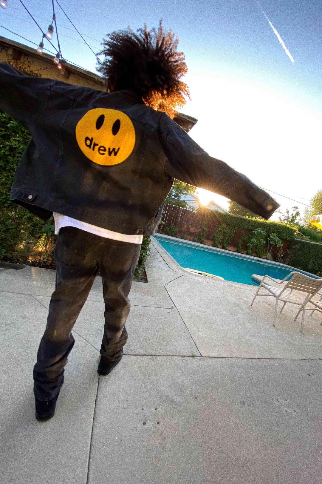 drewhouse推出以90年代及千禧年为设计灵感的复古牛仔系列