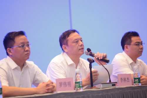 发布会上,中国质量万里行促进会法工委 李林杰副秘书长介绍了峰会相关