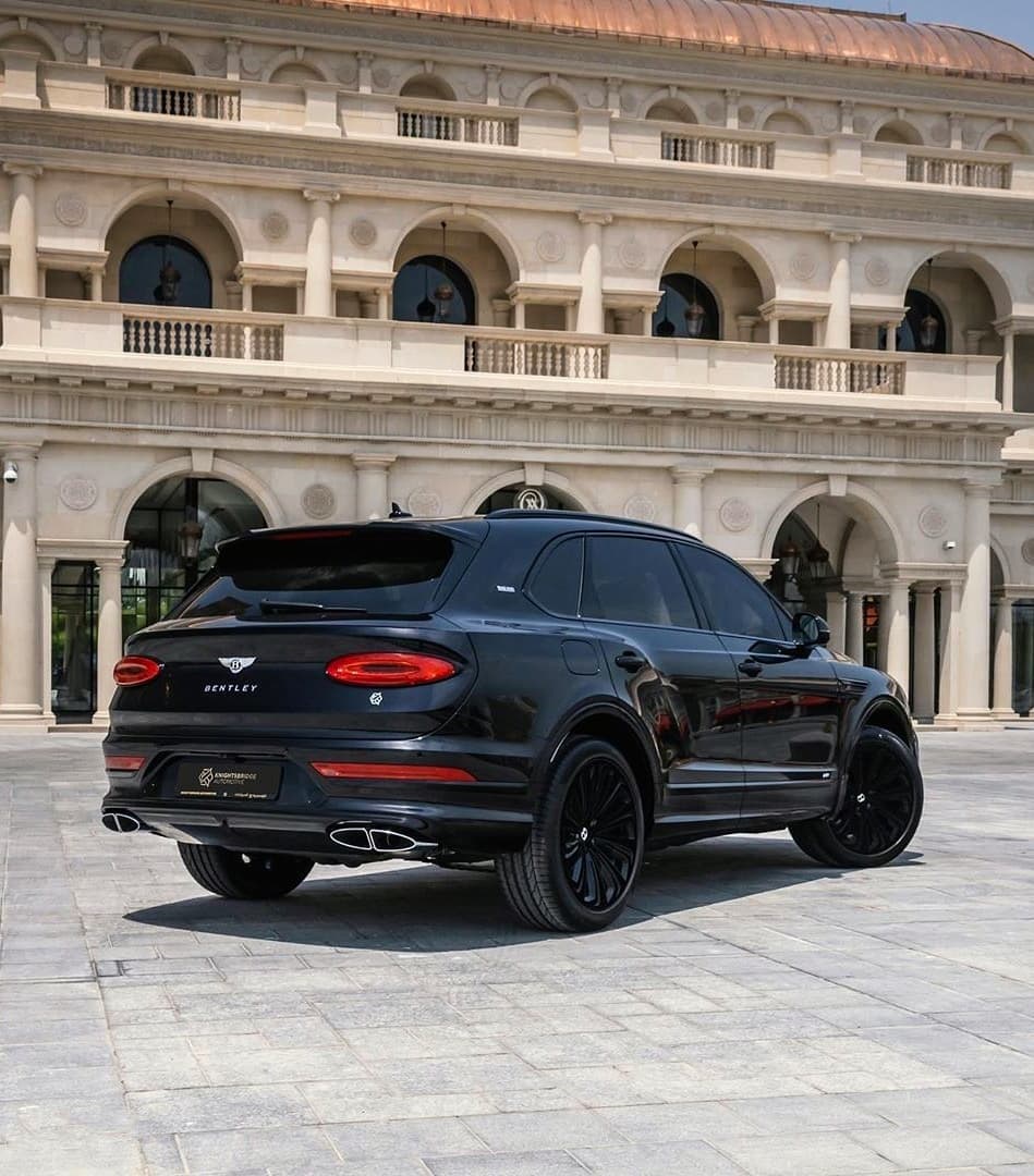 新款宾利添越实车非常运动