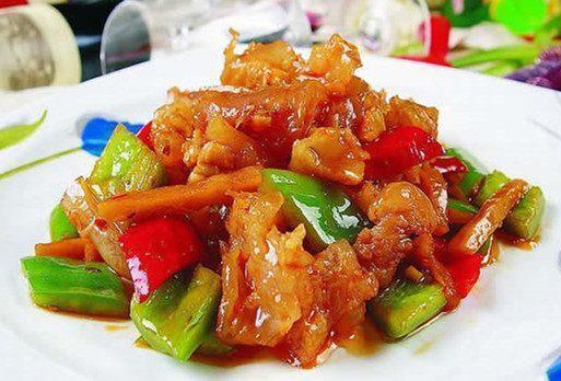 美食优选:黑椒香芋,泡椒鱿鱼,蒜茸丝瓜鲜虾盅,蒜爆牛蹄筋做法