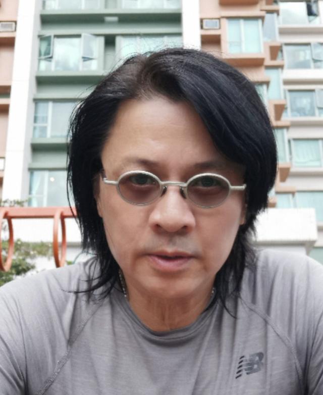 55岁尹天照罕见上节目长发依然锐气不减照顾患癌妻子隐退多年