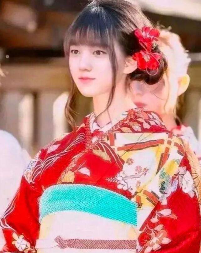 mayumi看jkl女装照,被jkl颜值折服,两眼放光直言爱了