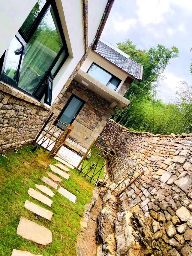 体验竹泉村的精品民宿 过一段平淡又诗意的日子 像一位隐士 晨迎朝霞