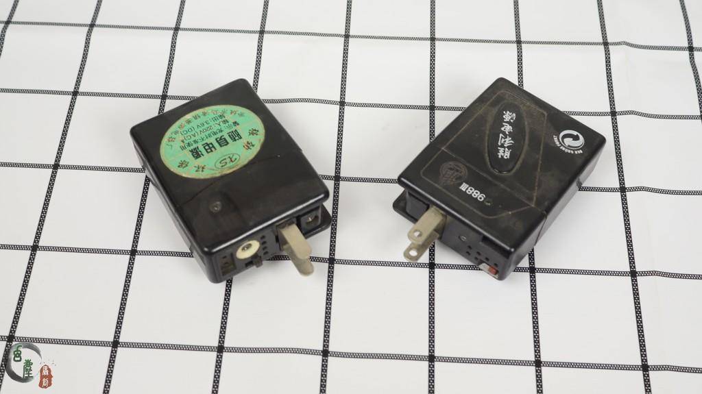 移动电源上的充电头展示.