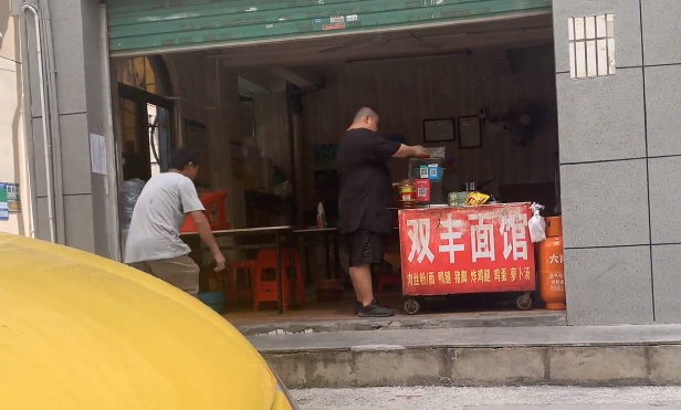 三和有家双丰面馆,老板被人称作"三和辛德勒".