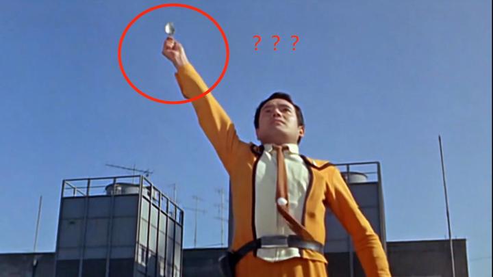 早田手拿勺子变身?藏在身体里的奥特曼的憋不住笑了,闹呢?