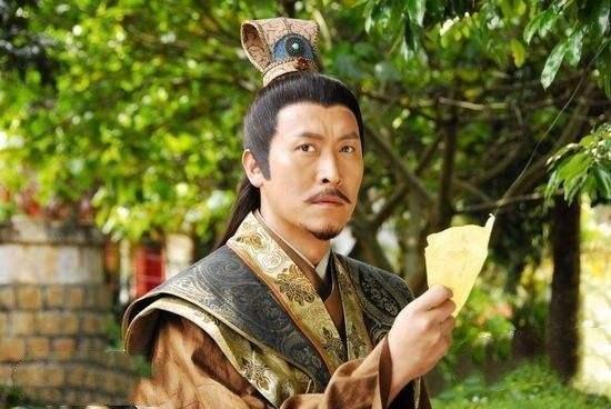 紫禁城燃起大火朱棣本想广开言路但萧仪刚说几句就被打入死牢