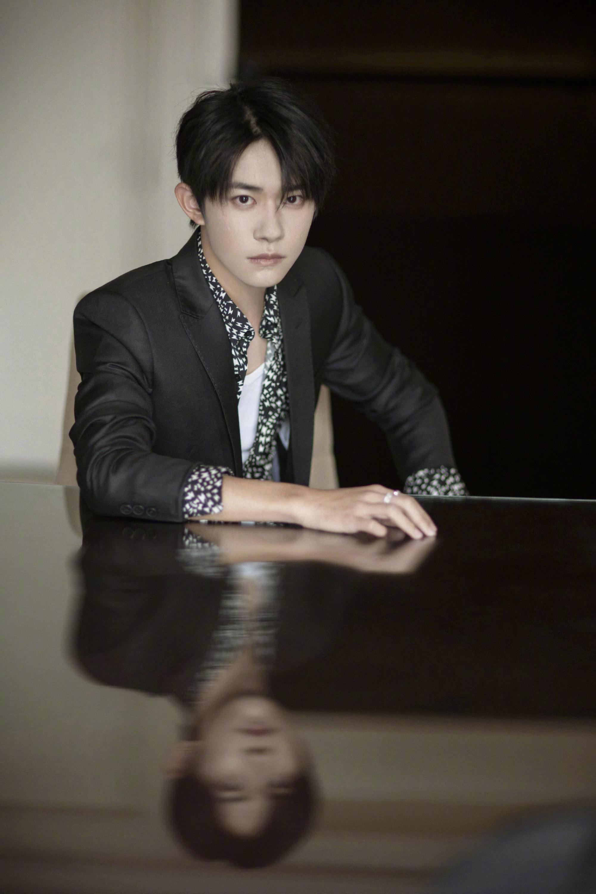 易烊千玺2020全新单曲粉雾海梦幻上线