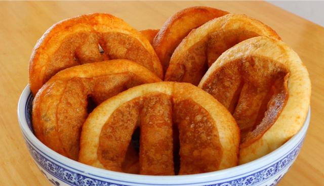 外卖2元一个的糖皮果子,老左教你在家做,酥软香甜,比面包好吃