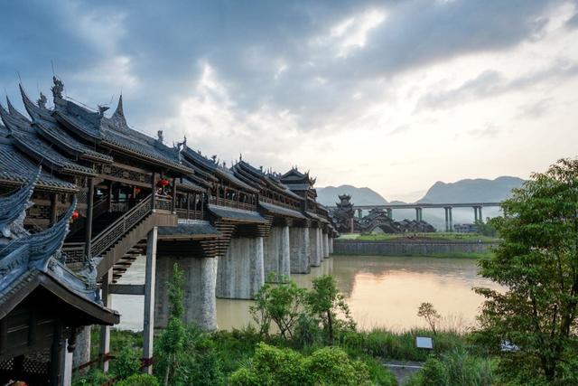 四川一古镇拥有亚洲第一廊桥人称黔江小凤凰